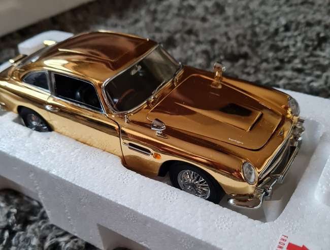 Danbury Mint 22ct Gold Plated James Bond Aston Martin DB5-Sold