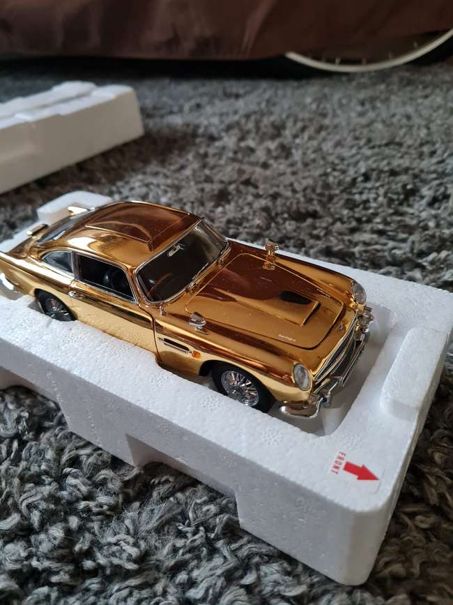 Danbury Mint 22ct Gold Plated James Bond Aston Martin DB5-Sold