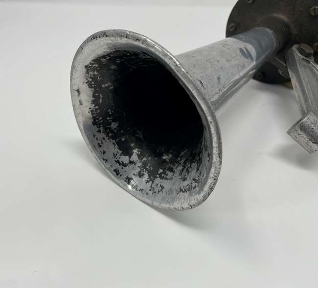 Early Vintage Motor Horn “Does Give a Hoot” -Auction Lot
