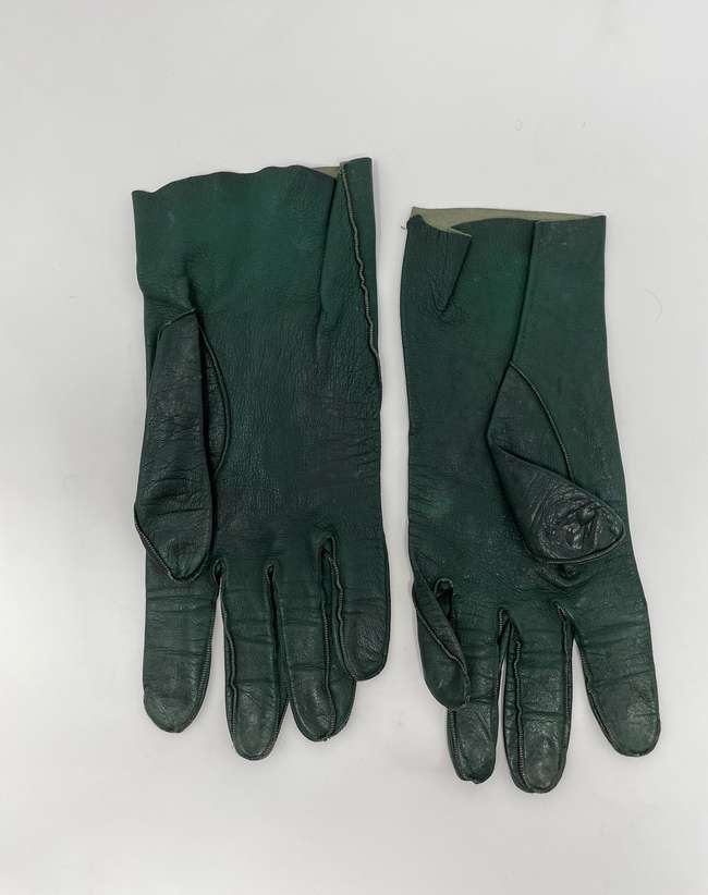 Motoring Gloves For a Lady c1930s -Auction Lot