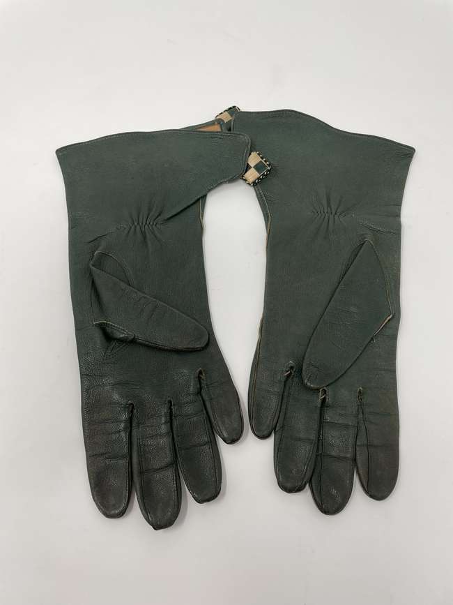 Motoring Gloves For a Lady c1930s -Auction Lot