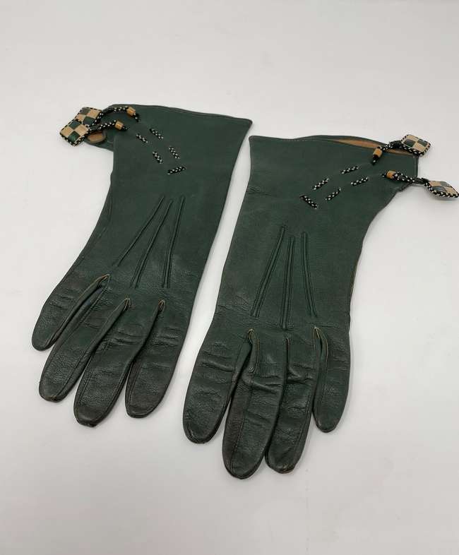 Motoring Gloves For a Lady c1930s -Auction Lot