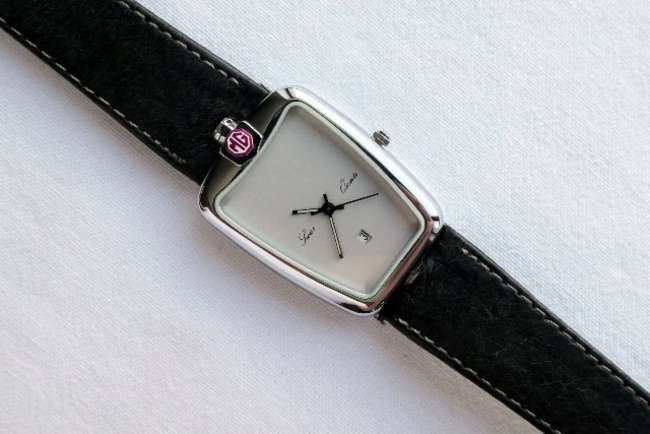A Very Rare MG Grille-Head Watch-Auction Lot