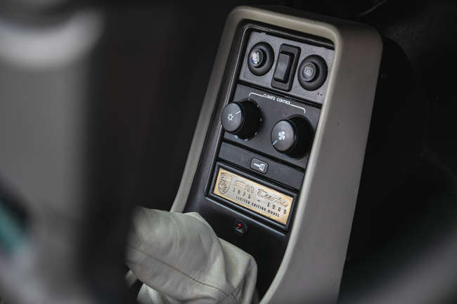 1989 Porsche 911 (930) Turbo LE-Sold