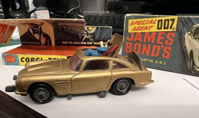 An Original 1/43rd Scale 1965 Corgi (261) James Bond 007 Ast-Sold