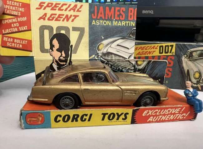 An Original 1/43rd Scale 1965 Corgi (261) James Bond 007 Ast-Sold
