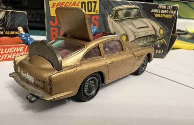 An Original 1/43rd Scale 1965 Corgi (261) James Bond 007 Ast-Sold