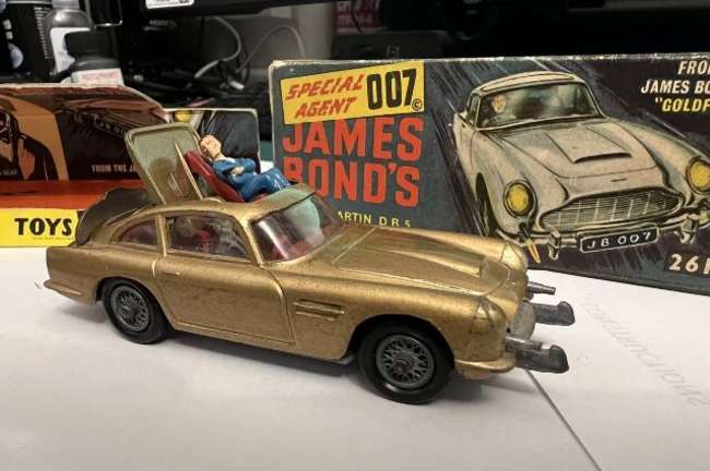 An Original 1/43rd Scale 1965 Corgi (261) James Bond 007 Ast-Sold