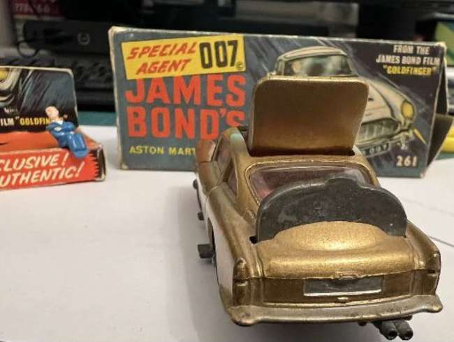 An Original 1/43rd Scale 1965 Corgi (261) James Bond 007 Ast-Sold