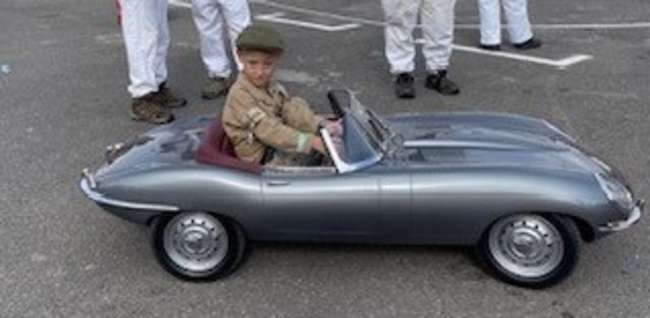 Exquisite Electric 1:2,5 Scale Model Jaguar E-Type Series 1 -Auction Lot