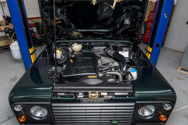 1999 Land Rover Defender 90 Td5 - fully restored/magazine fe-Auction Lot