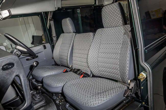 1999 Land Rover Defender 90 Td5 - fully restored/magazine fe-Auction Lot