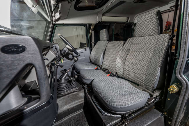 1999 Land Rover Defender 90 Td5 - fully restored/magazine fe-Auction Lot