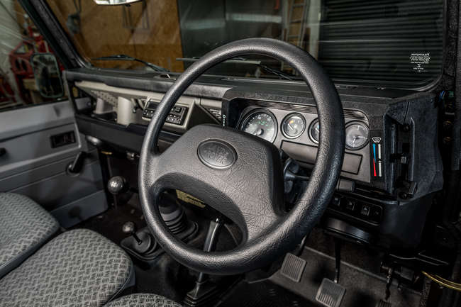 1999 Land Rover Defender 90 Td5 - fully restored/magazine fe-Auction Lot