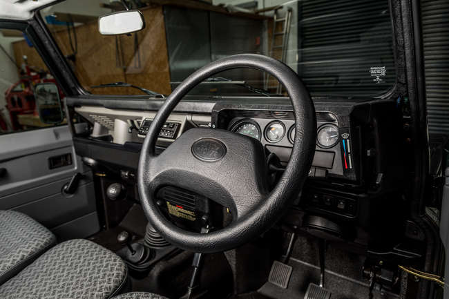 1999 Land Rover Defender 90 Td5 - fully restored/magazine fe-Auction Lot
