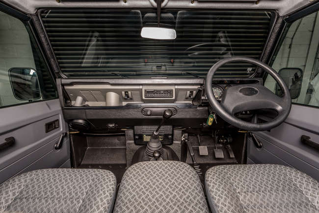 1999 Land Rover Defender 90 Td5 - fully restored/magazine fe-Auction Lot