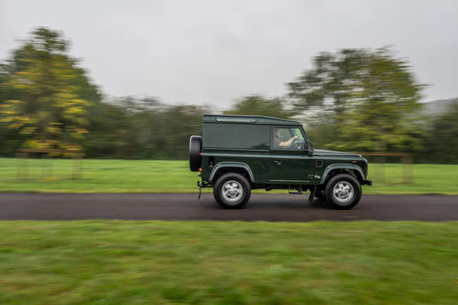 1999 Land Rover Defender 90 Td5 - fully restored/magazine fe-Auction Lot