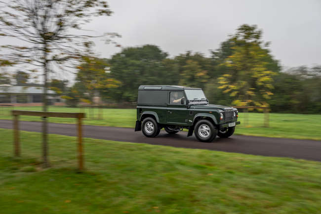 1999 Land Rover Defender 90 Td5 - fully restored/magazine fe-Auction Lot