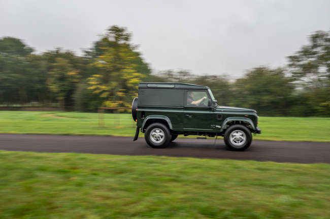 1999 Land Rover Defender 90 Td5 - fully restored/magazine fe-Auction Lot