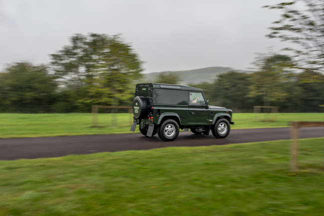 1999 Land Rover Defender 90 Td5 - fully restored/magazine fe-Auction Lot