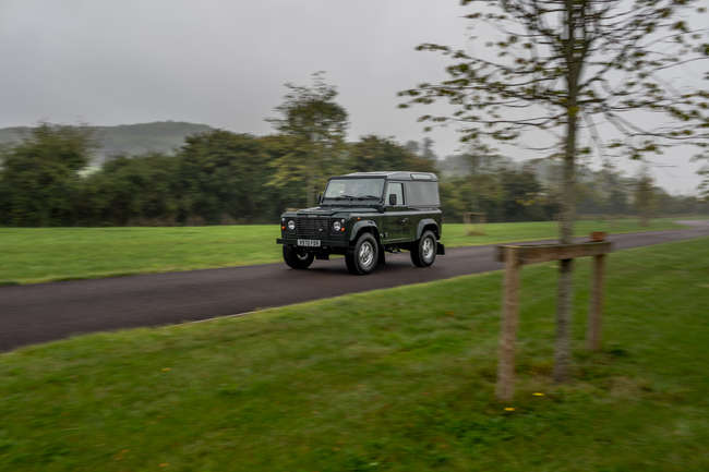 1999 Land Rover Defender 90 Td5 - fully restored/magazine fe-Auction Lot