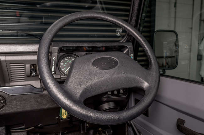 1999 Land Rover Defender 90 Td5 - fully restored/magazine fe-Auction Lot