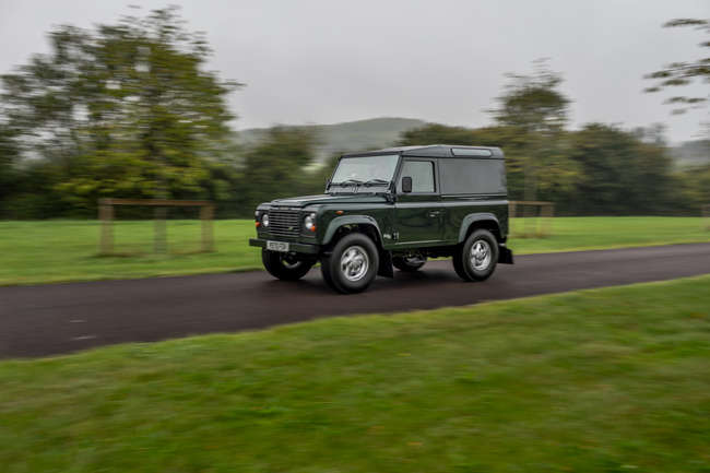 1999 Land Rover Defender 90 Td5 - fully restored/magazine fe-Auction Lot