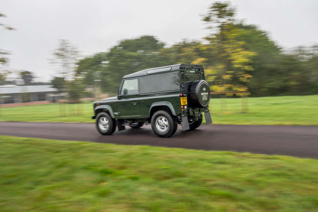 1999 Land Rover Defender 90 Td5 - fully restored/magazine fe-Auction Lot