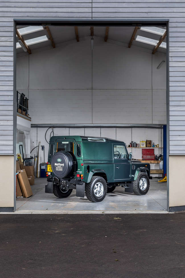1999 Land Rover Defender 90 Td5 - fully restored/magazine fe-Auction Lot