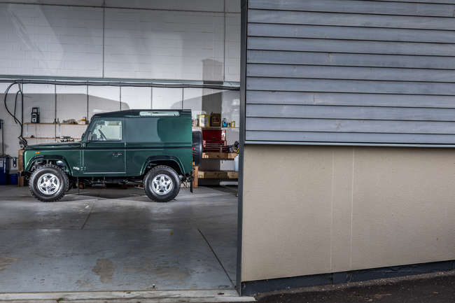 1999 Land Rover Defender 90 Td5 - fully restored/magazine fe-Auction Lot