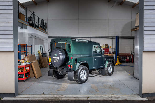 1999 Land Rover Defender 90 Td5 - fully restored/magazine fe-Auction Lot