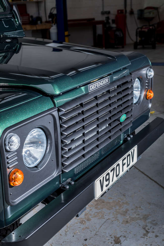 1999 Land Rover Defender 90 Td5 - fully restored/magazine fe-Auction Lot