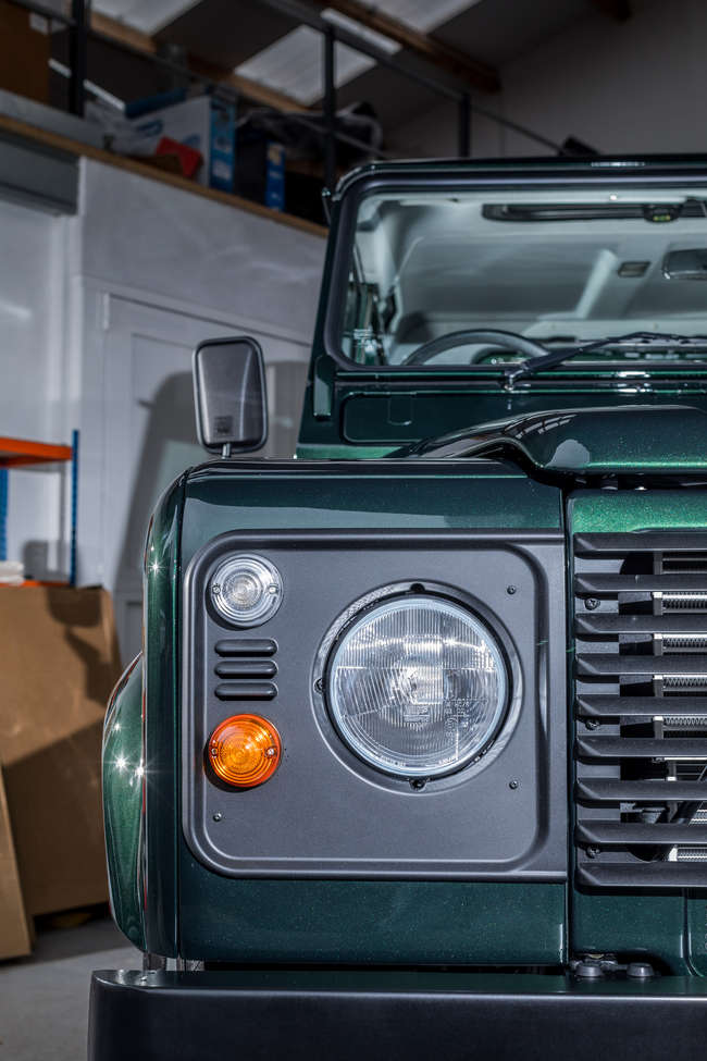 1999 Land Rover Defender 90 Td5 - fully restored/magazine fe-Auction Lot