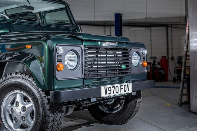 1999 Land Rover Defender 90 Td5 - fully restored/magazine fe-Auction Lot