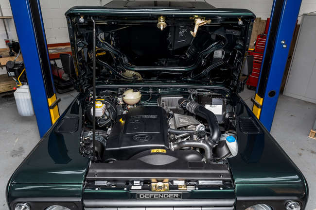 1999 Land Rover Defender 90 Td5 - fully restored/magazine fe-Auction Lot