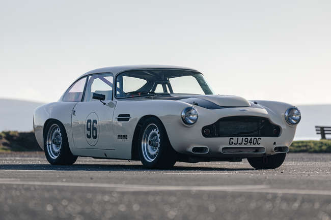 ASTON MARTIN カタログ aston-martin-vantage-3.jpg?q=