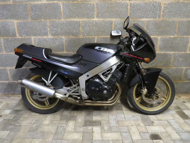 ホンダ CBR250R (1987年) Hurricane 4気筒 16000rpm【再出品】 ホンダ CBR250R 1987年 8月 - 日本バイク100年史アルバムの続きを見る