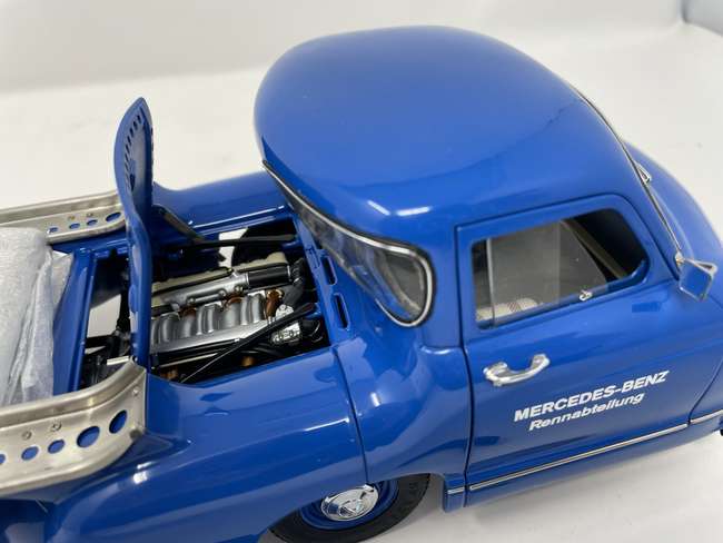 CMC 1954 Mercedes-Benz Renntransporter 1:18th Scale Model