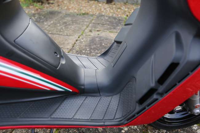 2000 Malaguti Phantom F-12 LC Signed Carl Fogarty Replica 49-Sold