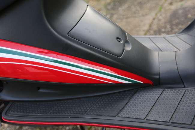 2000 Malaguti Phantom F-12 LC Signed Carl Fogarty Replica 49-Sold