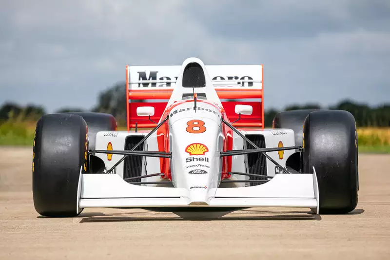 Ayrton Senna McLaren MP4/8 n° 8 Vainqueur GP Australie 1993 F1 Dirty Version avec Drapeau 1/43 Minichamps 540933308