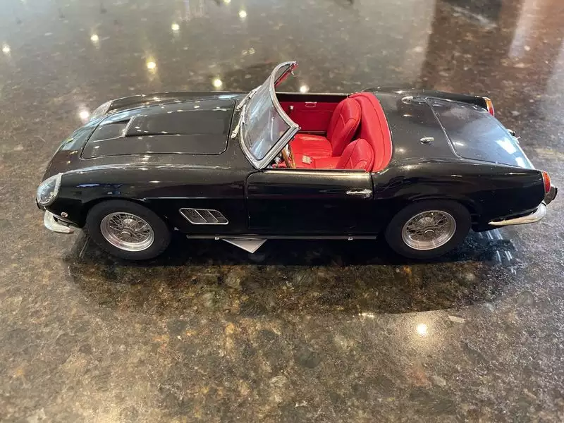 Iconic Auctioneers | Superbly Detailed 1:18th Scale CMC Ferrari