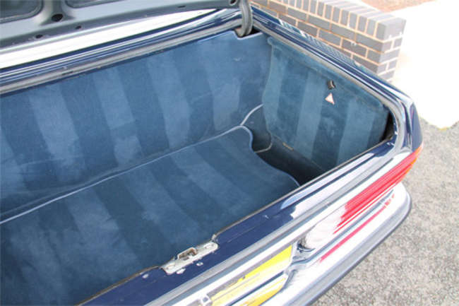 1987 Mercedes-Benz 300 SL (R107)-Auction Lot