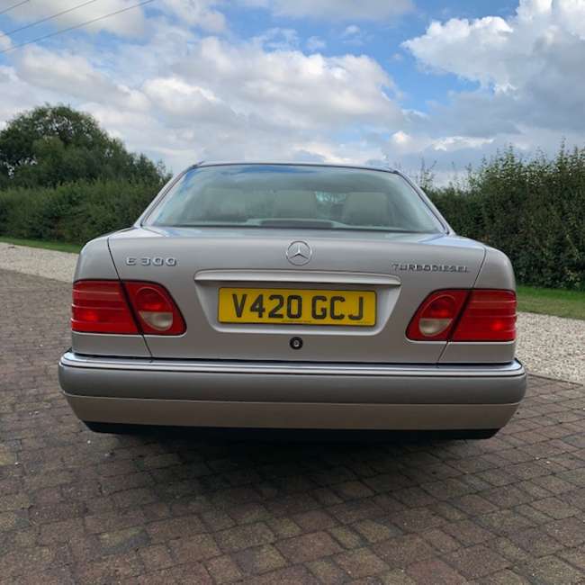 2000 Mercedes-Benz E300 Elegance TD Auto-Sold