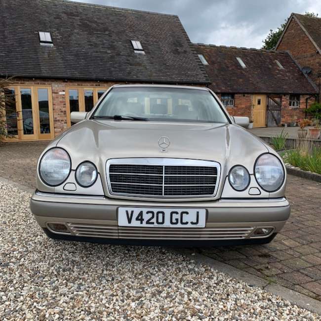 2000 Mercedes-Benz E300 Elegance TD Auto-Sold