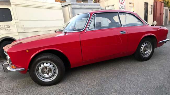 1974 Alfa Romeo 2000 GT Veloce-Sold