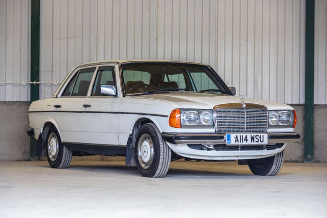 1984 Mercedes-Benz (W123) 200 Saloon