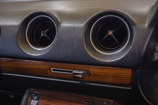 1984 Mercedes-Benz (W123) 200 Saloon