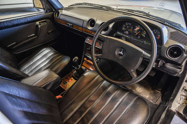 1984 Mercedes-Benz (W123) 200 Saloon