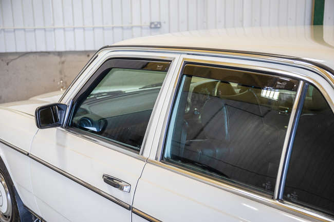 1984 Mercedes-Benz (W123) 200 Saloon